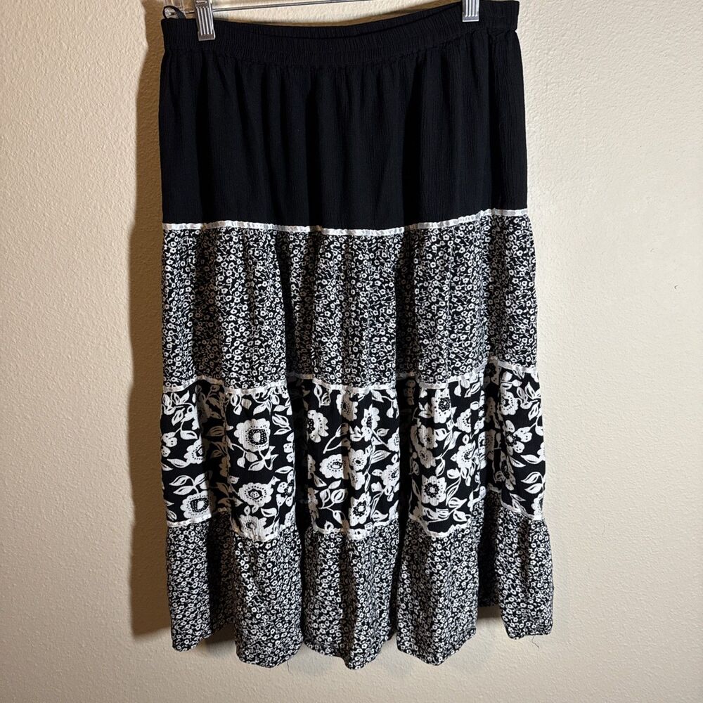 Cathy Daniels Women’s Skirt Black Floral
